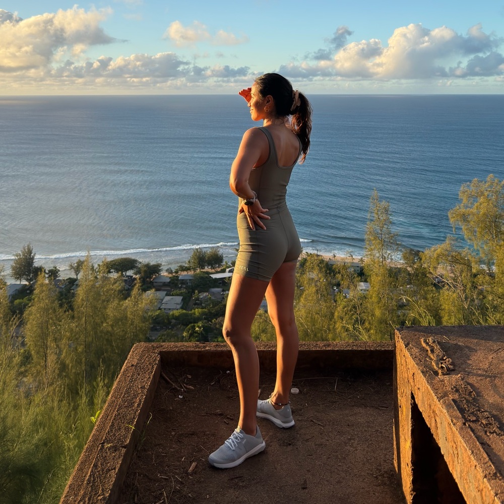 Workout romper in ribbed olive